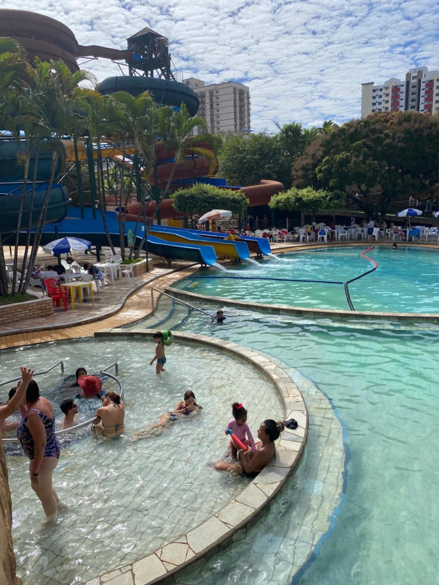 Appartamento Piazza Acqua Park Diroma - Cozinha Completa Caldas Novas Esterno foto