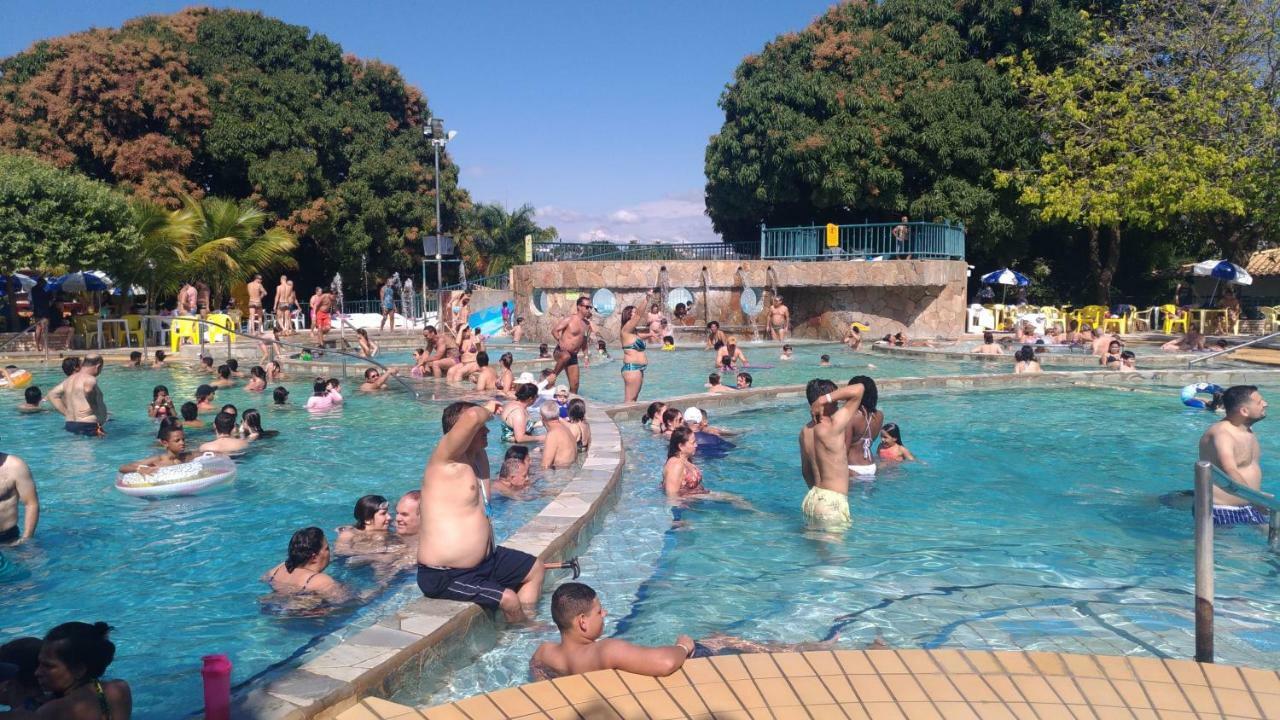 Appartamento Piazza Acqua Park Diroma - Cozinha Completa Caldas Novas Esterno foto